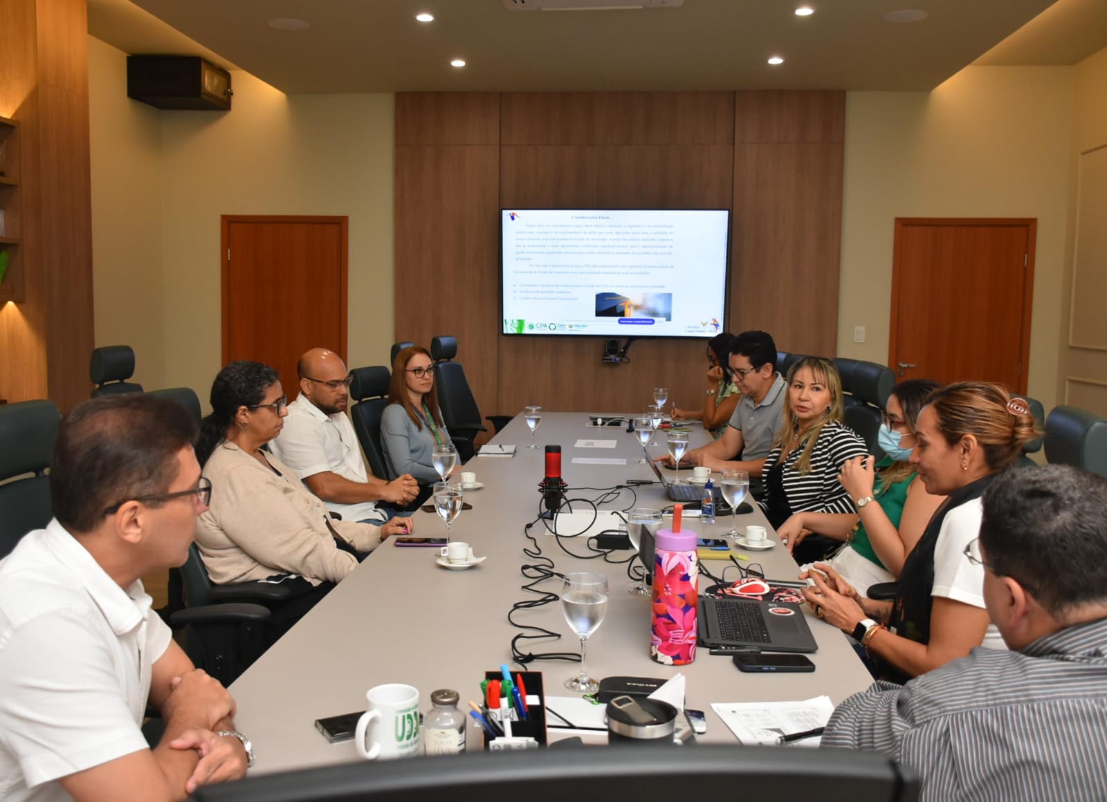 A reunião foi sediada na reitoria da UEA