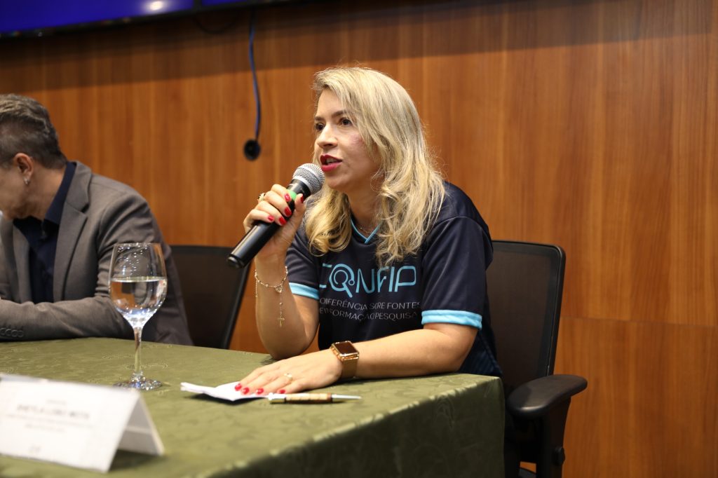 O evento abre com a palestra “Inteligência Artificial, LGPD e o contexto científico”, ministrado pela Prof.ª. Dra. Adriana Carla Silva de Oliveira, bibliotecária e advogada, do Tribunal de Justiça do Rio Grande do Norte 